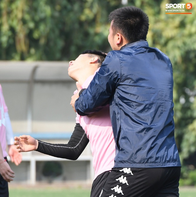 Lỡ chân đá trúng đầu đàn anh, Đình Trọng bị trừng phạt: Xin lỗi, thề thốt nhưng rồi vẫn bị đòn đau-7