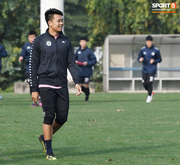 Lỡ chân đá trúng đầu đàn anh, Đình Trọng bị trừng phạt: Xin lỗi, thề thốt nhưng rồi vẫn bị đòn đau-10