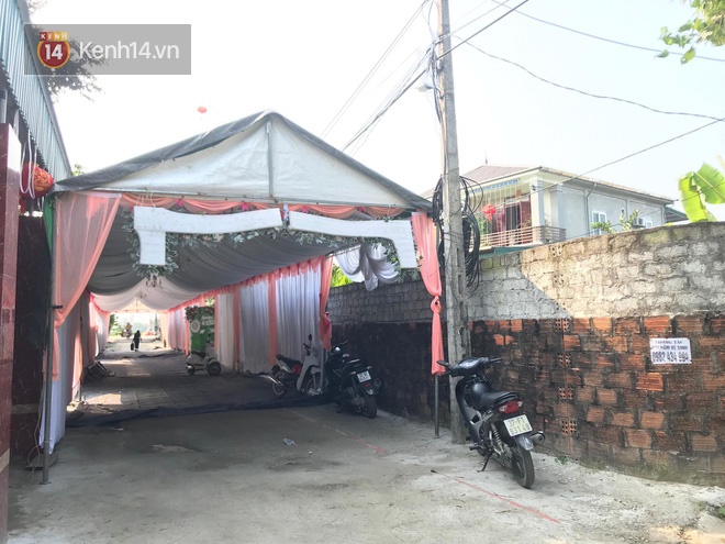 Nhà bố vợ cầu thủ Phan Văn Đức to nhất xóm, rạp cưới đằng gái kéo dài hết cả con đường-2