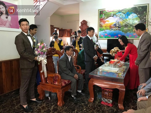 Nhà bố vợ cầu thủ Phan Văn Đức to nhất xóm, rạp cưới đằng gái kéo dài hết cả con đường-4