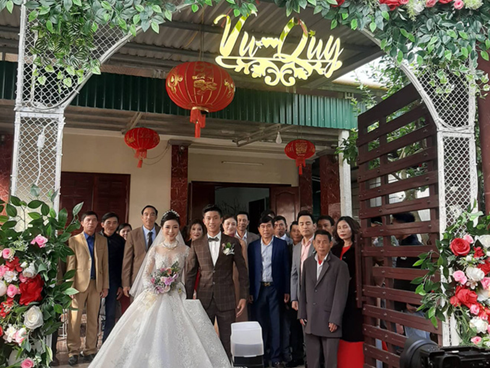 Văn Quyến dự đám cưới Phan Văn Đức-7