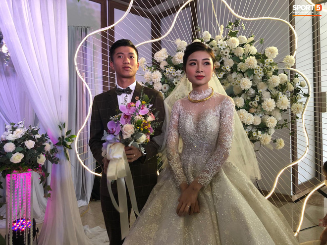 Văn Đức trao nhẫn cưới cho Nhật Linh, khép lại đám cưới nhanh như chớp-14