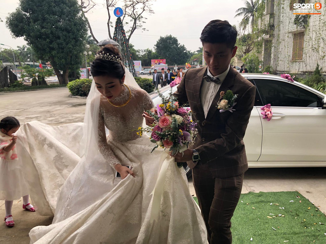 Văn Đức trao nhẫn cưới cho Nhật Linh, khép lại đám cưới nhanh như chớp-15