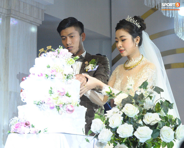 Văn Đức trao nhẫn cưới cho Nhật Linh, khép lại đám cưới nhanh như chớp-3