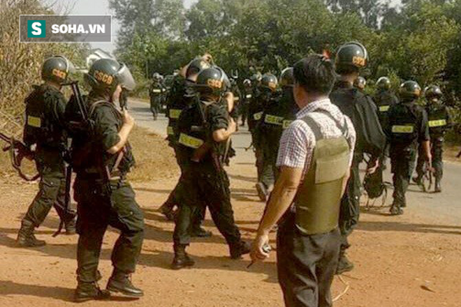500 cảnh sát trang bị vũ khí đang truy bắt kẻ bắn chết 5 người ở Sài Gòn: Dùng flycam để áp sát vòng vây-2