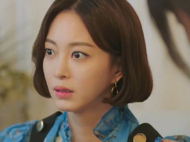 Nhìn chiếc áo khoác hàng hiệu cô đồng nghiệp diện, tôi khám phá ra bí mật của chồng-2