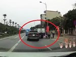 Người đàn ông bị xe khách tông vì qua đường thiếu quan sát-1