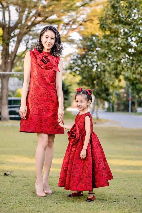 Những lần mặc đồ đôi chất như nước cất của Hà Kiều Anh và con gái út-2