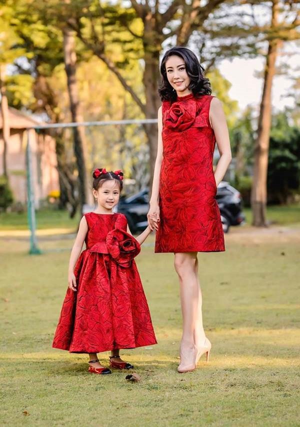 Những lần mặc đồ đôi chất như nước cất của Hà Kiều Anh và con gái út-3