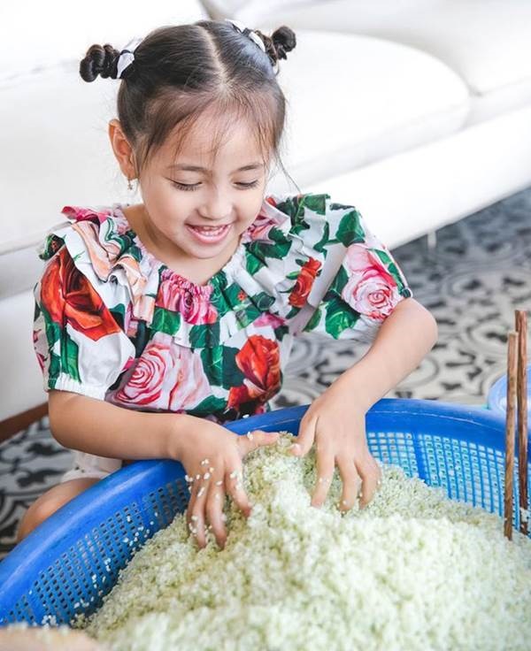 Những lần mặc đồ đôi chất như nước cất của Hà Kiều Anh và con gái út-10