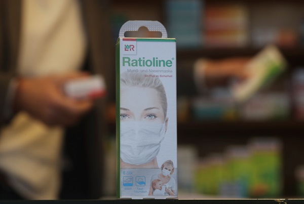 Rồng rắn xếp hàng mua khẩu trang khắp nơi vì virus corona-6