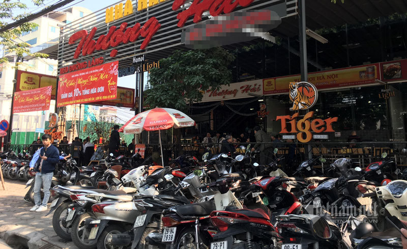 Ngày đầu đi làm, trưa xếp hàng ăn bún, quán nhậu dàn trận đến chiều-9