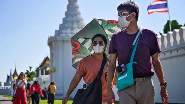 Sợ virus corona, du khách đeo khẩu trang check-in các điểm đến châu Á-6