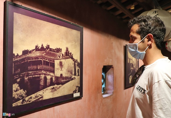 Sợ virus corona, du khách đeo khẩu trang check-in các điểm đến châu Á-7