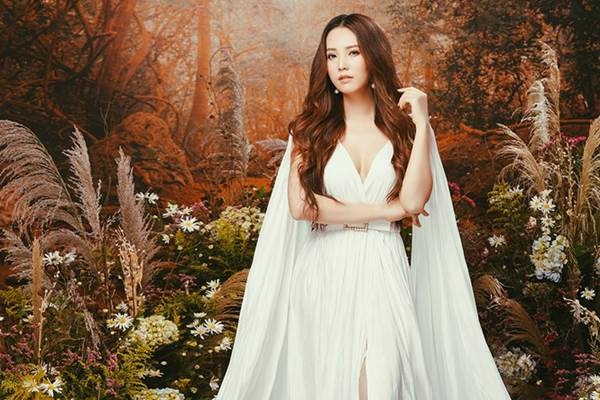 Á hậu đẹp nhất VTV hiếm hoi mặc sexy, khoe vòng một gợi cảm-11