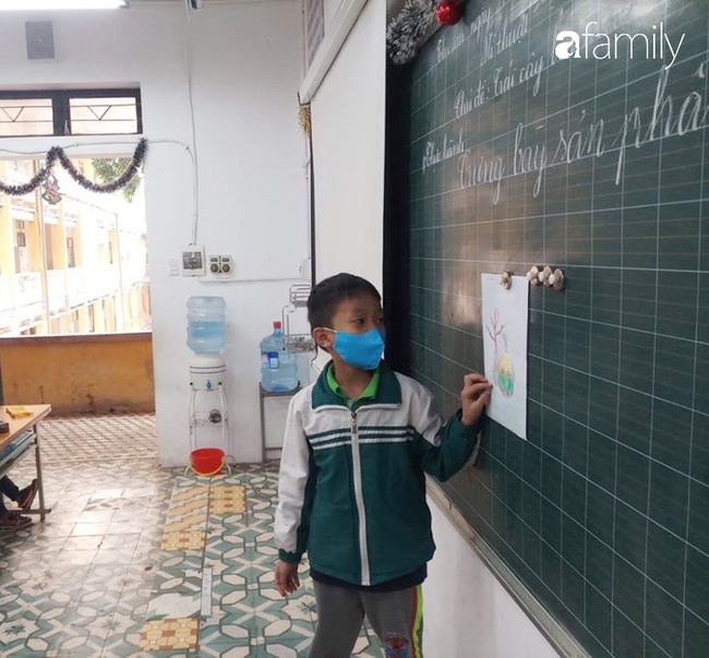 Trước thông tin phát hiện thêm trường hợp nhiễm virus Corona, một trường học ở Hà Nội yêu cầu 100% học sinh đeo khẩu trang đến lớp-3