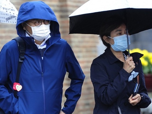 Hoa Kỳ báo cáo trường hợp lây truyền virus corona từ người sang người đầu tiên: WHO lên tiếng lo ngại nghiêm trọng về sự lây lan virus từ người sang người ở ngoài Trung Quốc-4