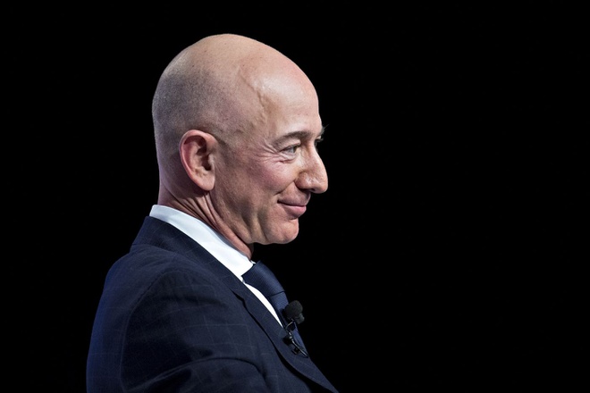 CEO Amazon vừa kiếm được 13,2 tỷ USD chỉ trong 15 phút-1