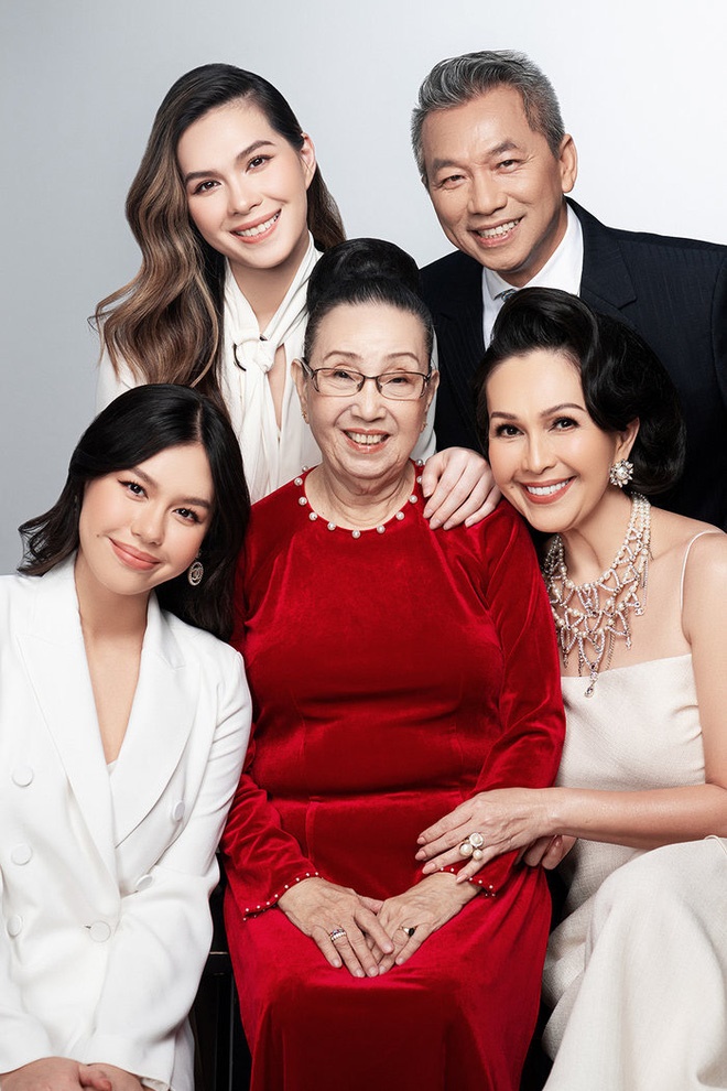 Giật mình với nhan sắc khác biệt một Tây một ta của hai con gái nhà nữ hoàng ảnh lịch Diễm My-5