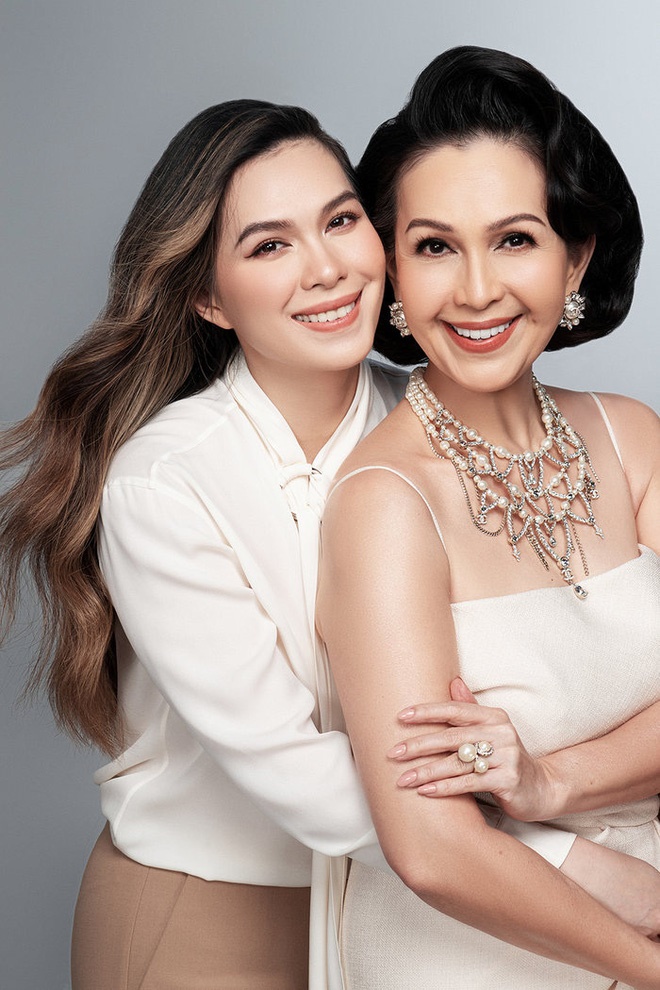 Giật mình với nhan sắc khác biệt một Tây một ta của hai con gái nhà nữ hoàng ảnh lịch Diễm My-10