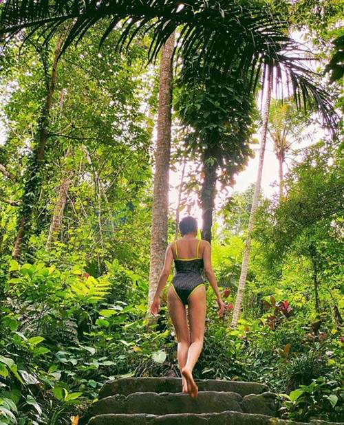 Diện lại bikini cũ, nhưng lần này Bảo Anh may mắn không bị biến thành đòn bánh tét-2