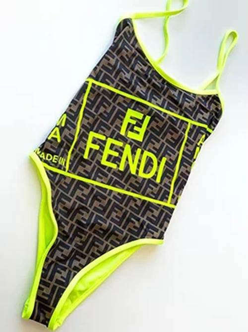 Diện lại bikini cũ, nhưng lần này Bảo Anh may mắn không bị biến thành đòn bánh tét-3