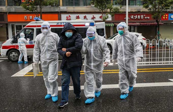 Cảnh báo nguy hiểm về khả năng lây lan của virus corona: Lây từ người sang người chỉ trong vòng 15 phút, virus có thể bay tới 2m-1