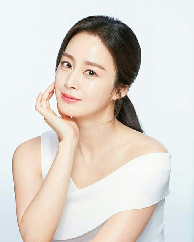 Kim Tae Hee đẹp như nữ thần ở tuổi 39-4