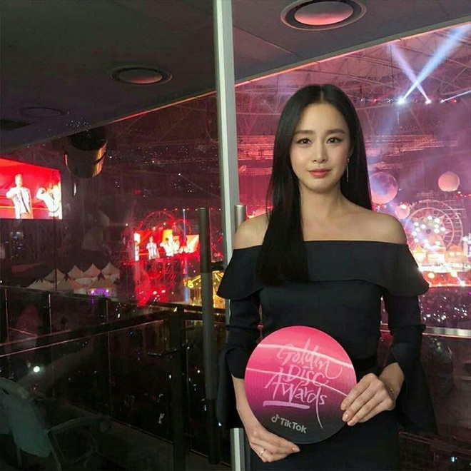 Kim Tae Hee đẹp như nữ thần ở tuổi 39-13