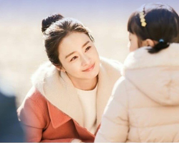 Kim Tae Hee đẹp như nữ thần ở tuổi 39-16