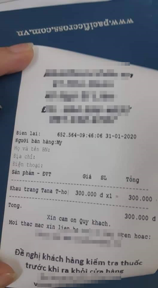 Tranh cướp hộp khẩu trang đang đội giá gấp 6 lần, nhiều người đến sau vẫn hớt hải lo lắng vì sợ không mua được-16