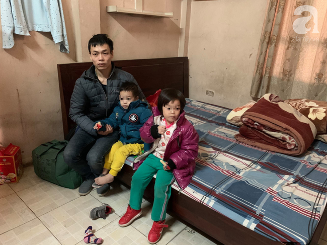 Xót xa bé trai 3 tuổi vừa mổ ruột thừa chưa cắt chỉ cùng chị gái được ông bố trẻ đưa đi khắp nơi để tìm mẹ-3