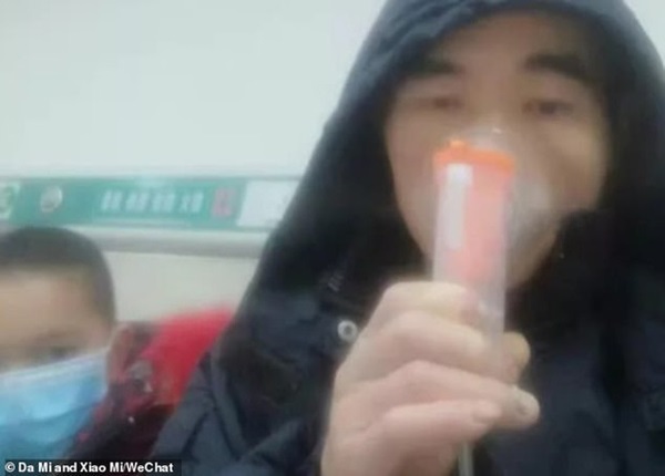 Bố và em trai phải cách ly do nhiễm virus corona, cậu bé tật nguyền chết thương tâm vì bị bỏ ở nhà một mình không ai chăm sóc-3