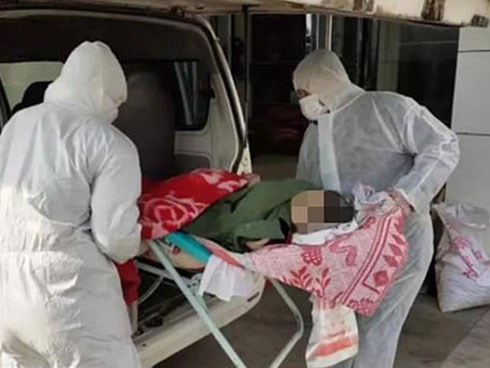 Bố và em trai phải cách ly do nhiễm virus corona, cậu bé tật nguyền chết thương tâm vì bị bỏ ở nhà một mình không ai chăm sóc