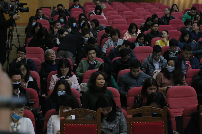 Bộ Y tế họp khẩn cấp thông tin về phòng, chống dịch nCoV: Người dân có thể sử dụng khẩu trang bằng vải và giặt hằng ngày-1