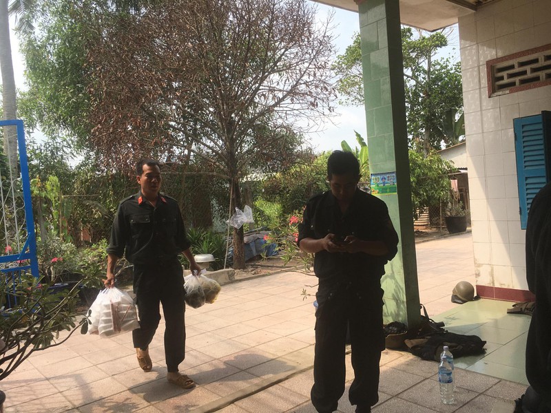 Bữa cơm vội của cảnh sát vây bắt kẻ bắn 5 người chết ở Củ Chi-1