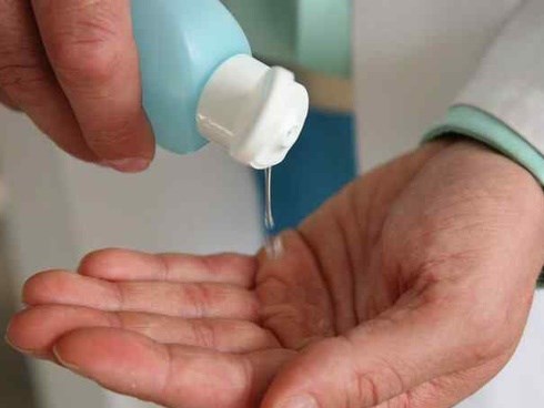 Không phải “điên cuồng” lùng mua nước rửa tay khô vì đại dịch virus Corona bùng phát, chỉ cần rửa tay bằng dung dịch chứa thành phần này là chuẩn nhất rồi!