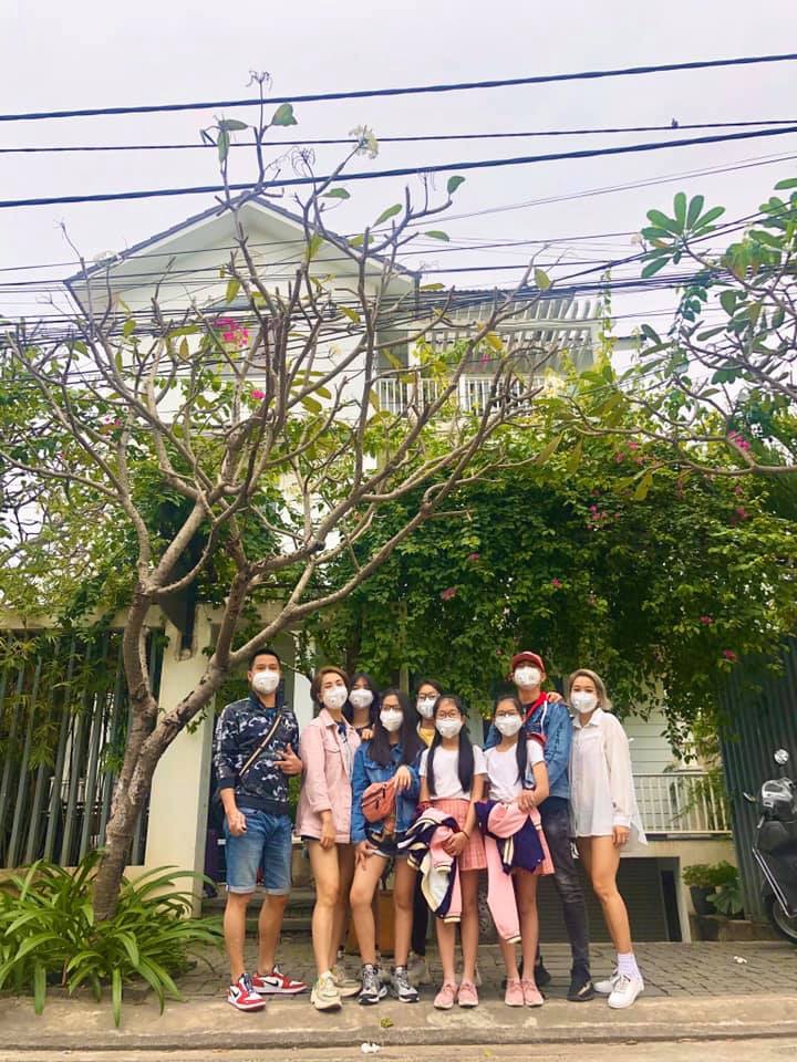 Đi chơi không quên phòng virus corona, gia đình Đăng Khôi - Thủy Anh bịt kín mít nhưng hai cậu nhóc khiến ai nấy phì cười-4