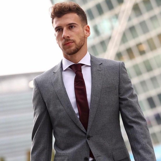 Cầu thủ đẹp trai nhất nhì nước Đức bị đồng đội tát vào mặt ngay trên sân tập, lý do đằng sau thật sự đáng lo ngại-9