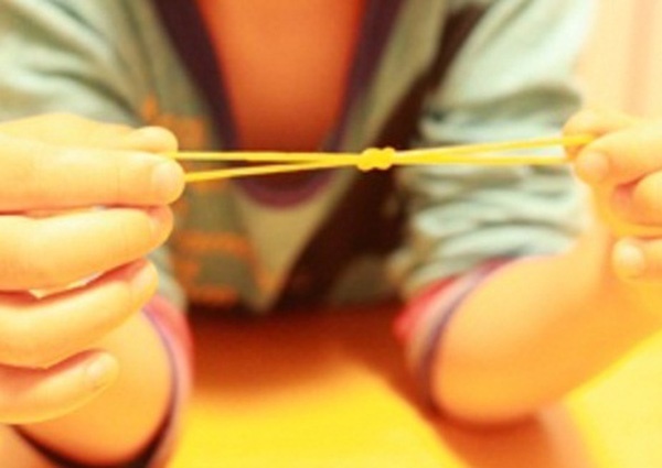 Đừng bấn loạn nếu chưa mua được khẩu trang, đây là cách tự chế khẩu trang cấp tốc từ giấy ăn, ai cũng làm được!-7