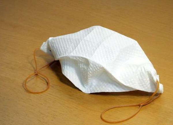 Đừng bấn loạn nếu chưa mua được khẩu trang, đây là cách tự chế khẩu trang cấp tốc từ giấy ăn, ai cũng làm được!-11