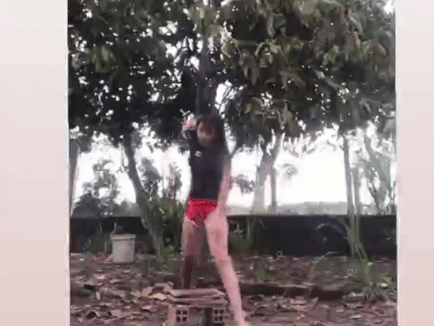 Yến Xuân khoe ảnh ngồi trên giường cùng bạn trai, dân mạng soi ra ngay chính là Văn Lâm-3