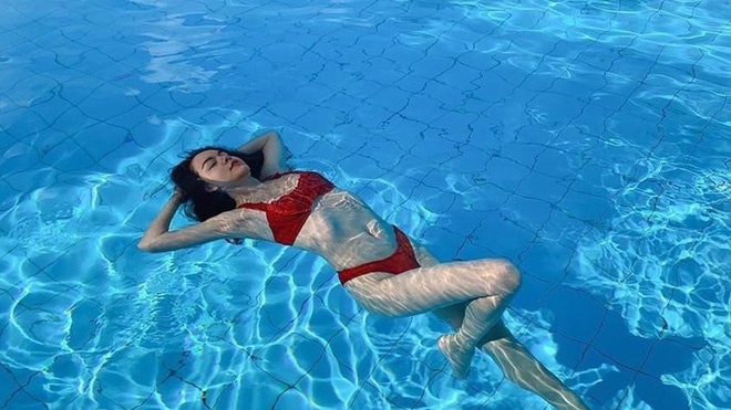 Hình ảnh bikini gợi cảm hiếm hoi của nữ ca sĩ Phạm Quỳnh Anh-2