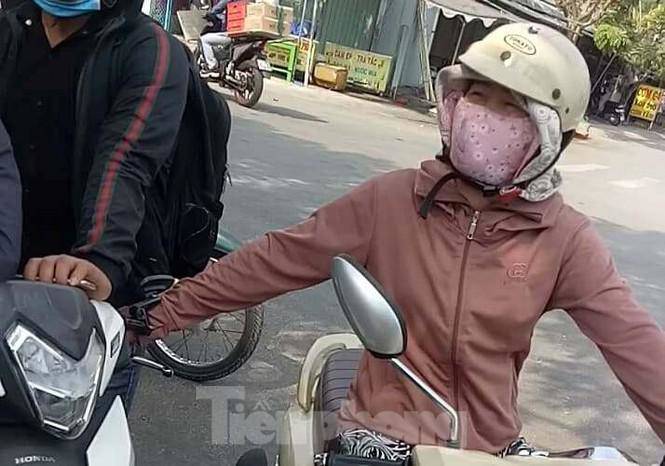 Mẹ dùng sợi dây thừng thắt cổ, đánh đập con dã man vì cảm thấy... chán đời?-3