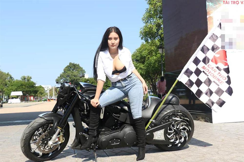 Lấy khẩu trang làm bikini che vòng 1 lẫn vòng 3 giữa đại dịch corona, mẫu nữ gốc An Giang bị chỉ trích gay gắt-2