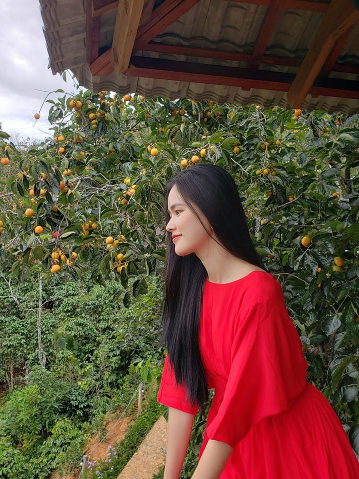 Tuyết Lan xóa hết ảnh chồng, mặc sexy và đi du lịch nhiều sau ly hôn-12