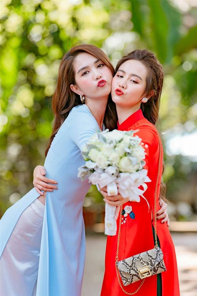 Tuổi 30, Ngọc Trinh mặc áo dài đẹp hút mọi ánh nhìn đầu năm mới-5