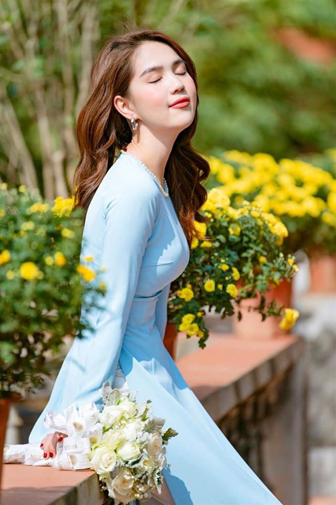Tuổi 30, Ngọc Trinh mặc áo dài đẹp hút mọi ánh nhìn đầu năm mới-7