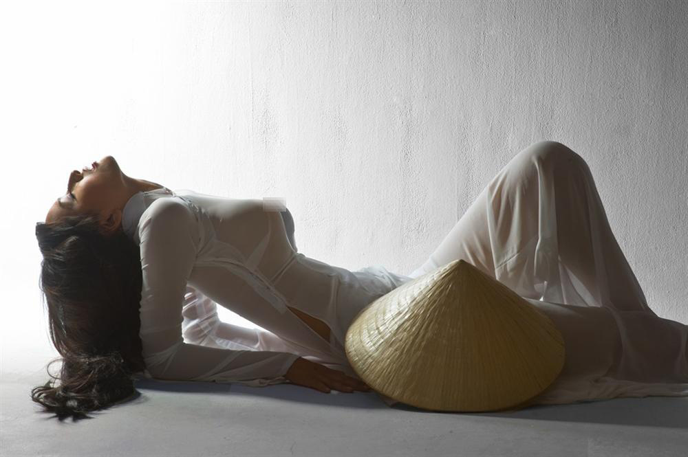 Mai Phương Thúy bất ngờ đăng lại bức ảnh mặc áo dài từng gây tranh cãi-2