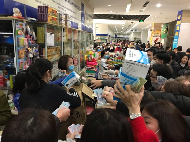 Sau 1 đêm, chợ thuốc lớn nhất Hà Nội đồng loạt đặt biển không bán khẩu trang, miễn hỏi-1